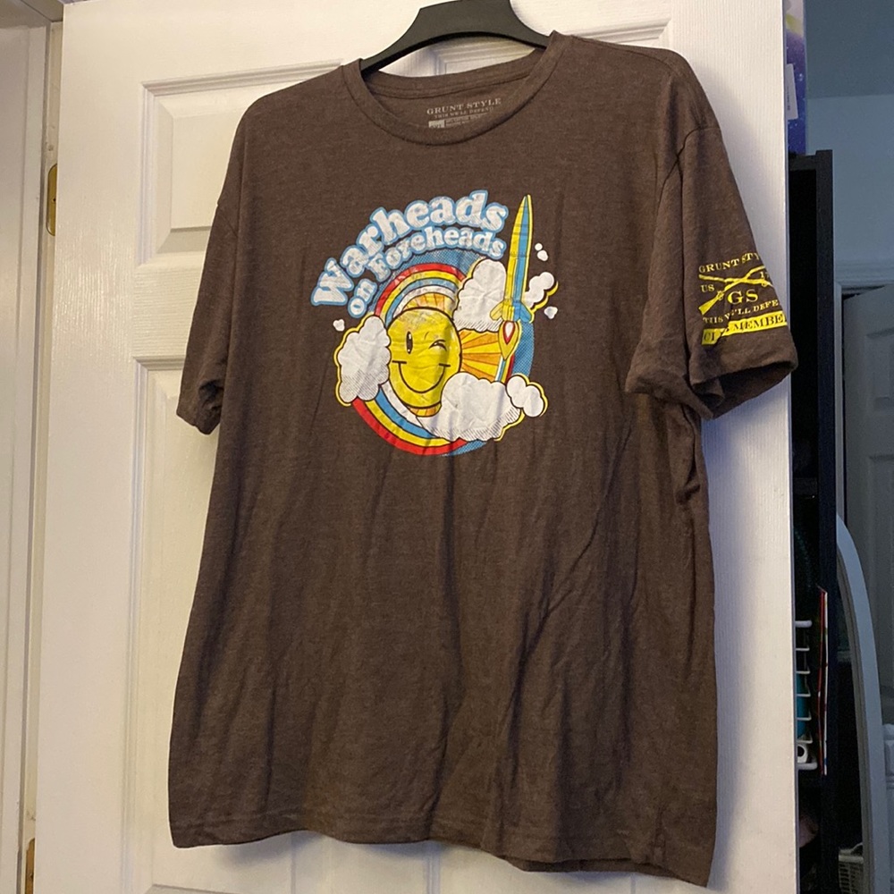 Grunt style men’s printed t shirt in brown. Never worn. Size 2XL.